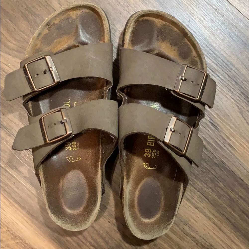 Lightly worn Arizona Classic Birkenstock’s!